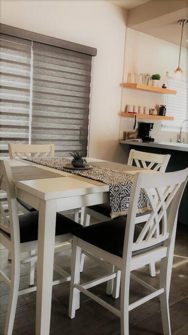 Lovely 1 Bedroom Apartment W/Private Parking 恩塞纳达港 外观 照片