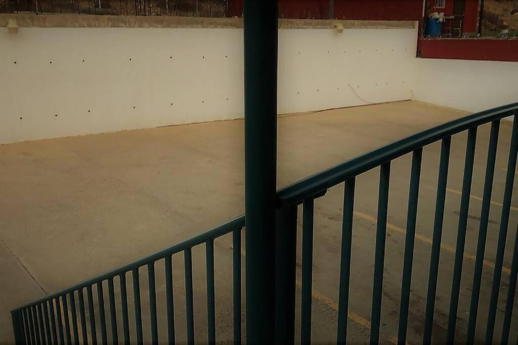 Lovely 1 Bedroom Apartment W/Private Parking 恩塞纳达港 外观 照片