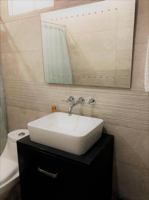 Lovely 1 Bedroom Apartment W/Private Parking 恩塞纳达港 外观 照片