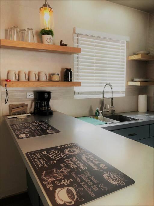 Lovely 1 Bedroom Apartment W/Private Parking 恩塞纳达港 外观 照片