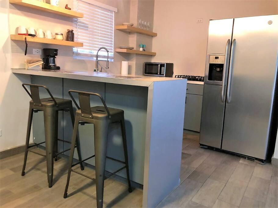 Lovely 1 Bedroom Apartment W/Private Parking 恩塞纳达港 外观 照片