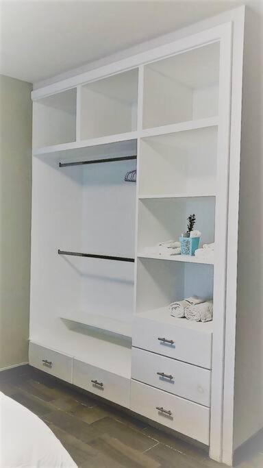 Lovely 1 Bedroom Apartment W/Private Parking 恩塞纳达港 外观 照片