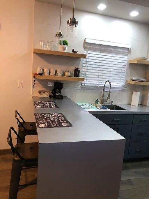 Lovely 1 Bedroom Apartment W/Private Parking 恩塞纳达港 外观 照片