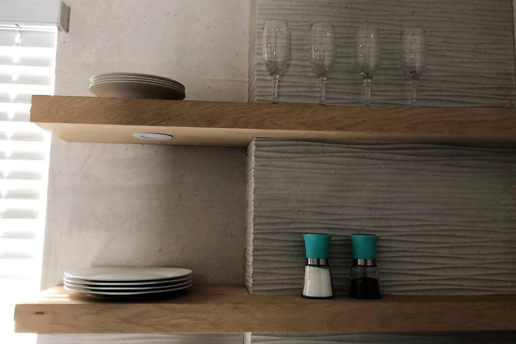 Lovely 1 Bedroom Apartment W/Private Parking 恩塞纳达港 外观 照片