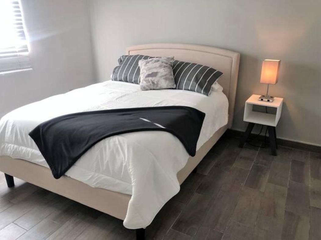Lovely 1 Bedroom Apartment W/Private Parking 恩塞纳达港 外观 照片